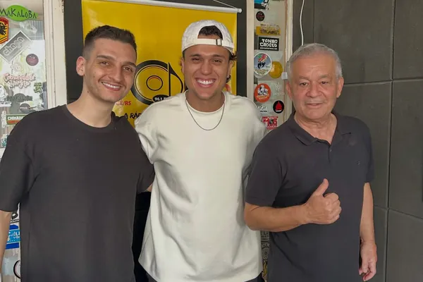 Ação da Pop Rock Bagé com o público em evento