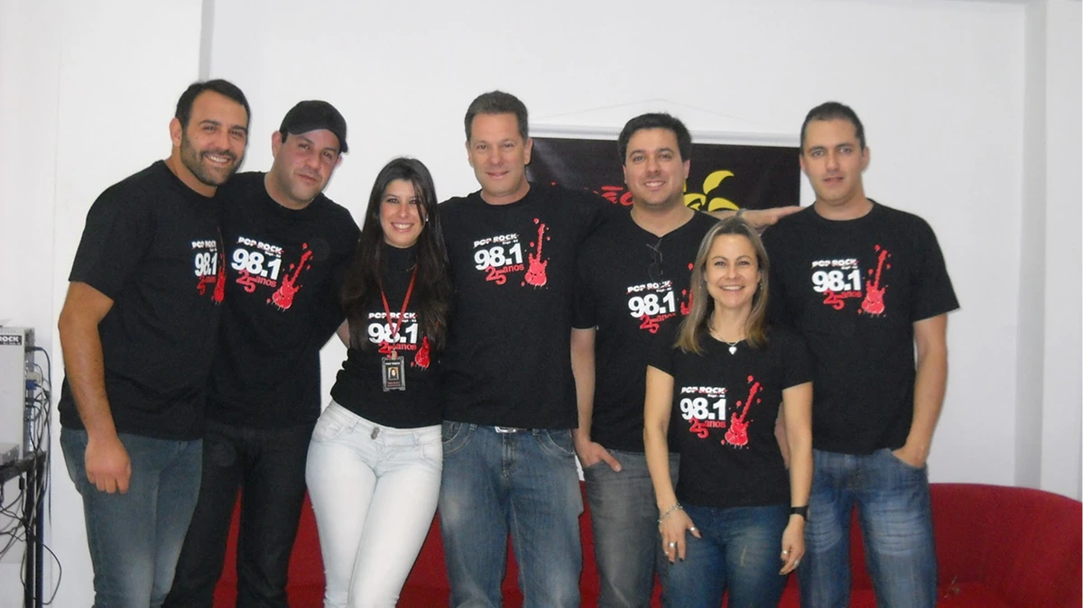 Equipe da Pop Rock Bagé 98.1 FM reunida em evento